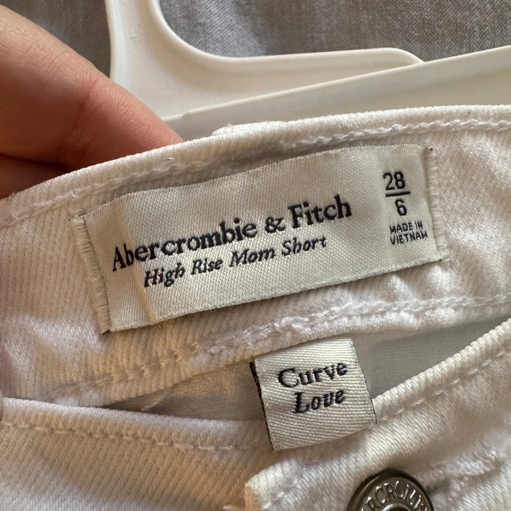 Women's Abercrombie High Rise Mom Short Curve Love - Picture 3 of 3